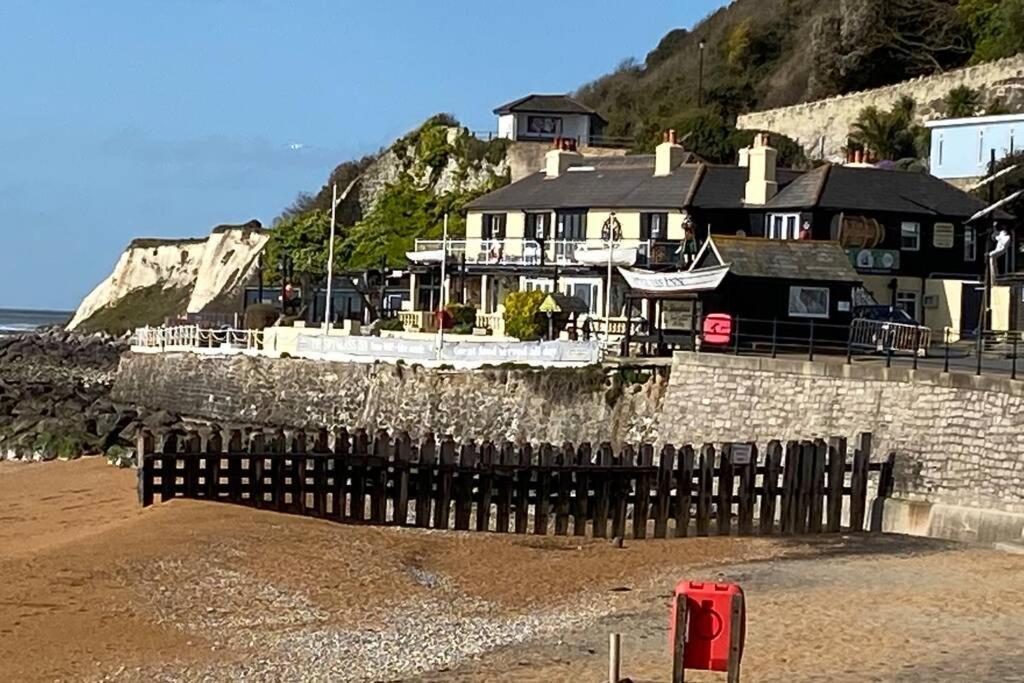 Clarendon View, Historic Apartment With Sea Views Ventnor Extérieur photo